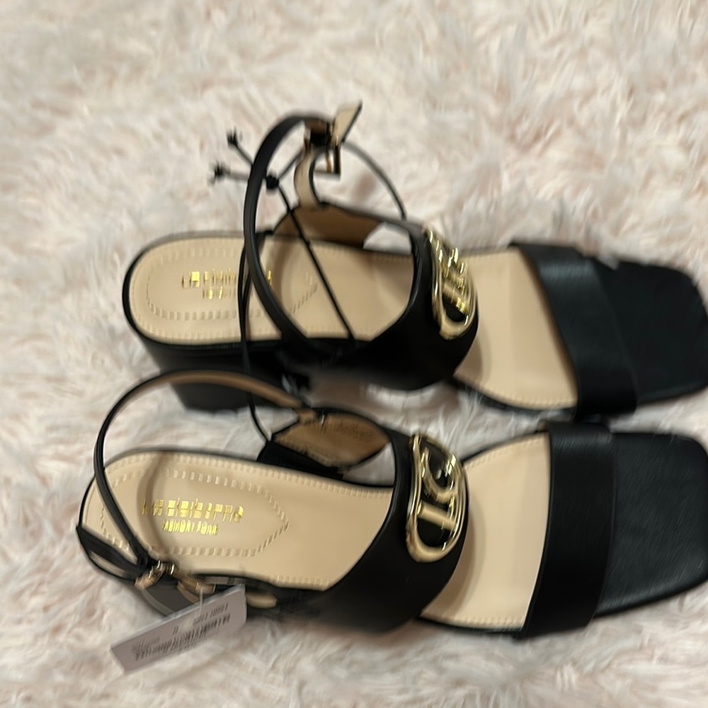 Liz Claiborne Black Heels with Sleek Design size 9 - Picture 5 of 7